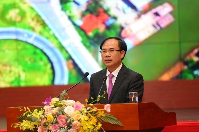 Thứ trưởng Bộ Xây dựng Nguyễn Văn Sinh phát biểu tại buổi họp báo chiều 12-1